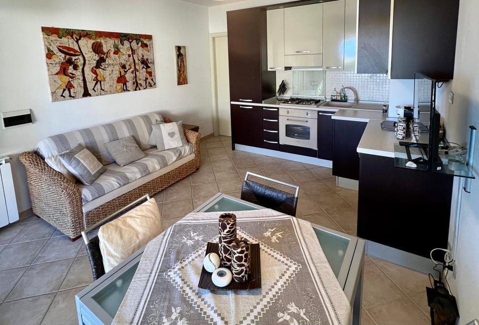 Kitchen or kitchenette, Living room, Dining area, oven, pet friendly