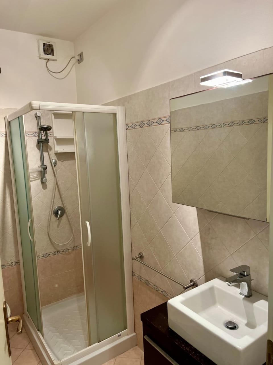 Shower, Bathroom, towels
