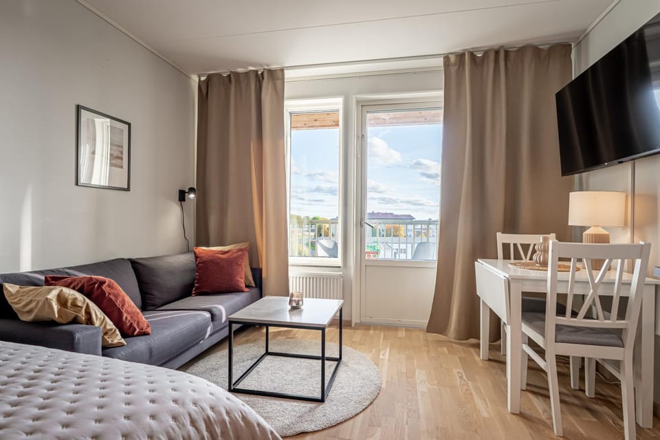 TV and multimedia, View (from property/room), Balcony/Terrace, Photo of the whole room, Seating area, Dining area, Bedroom