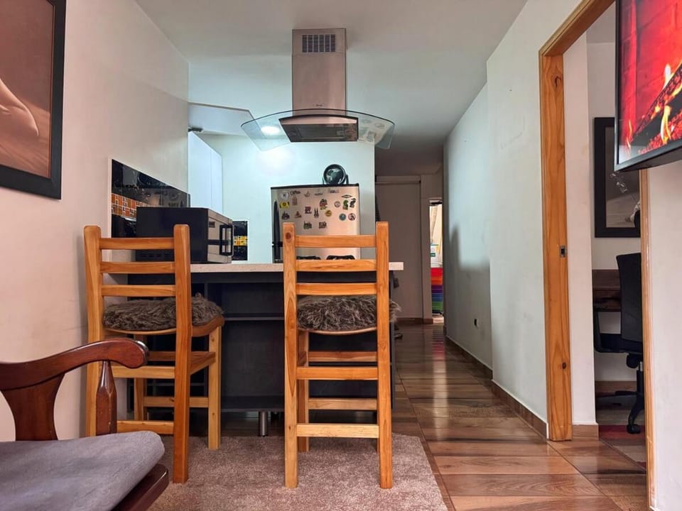 Apartamento en Belen cerca a Laureles, wifi, Balcon y Patio Apartment in Medellin