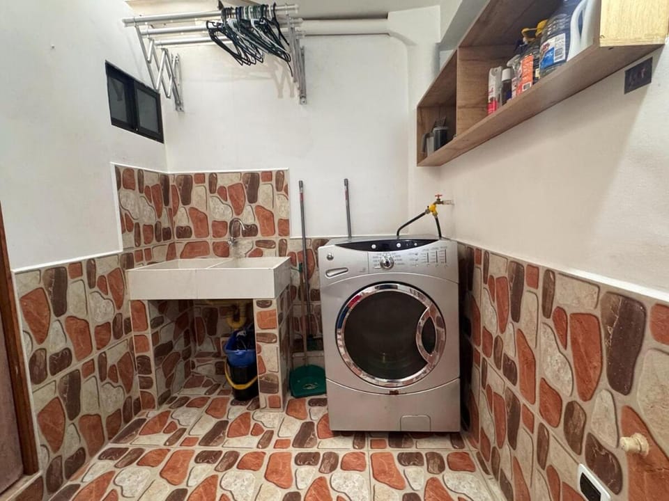 Apartamento en Belen cerca a Laureles, wifi, Balcon y Patio Apartment in Medellin