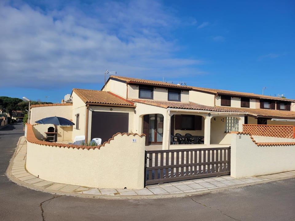Belle villa d'angle climatisée, residence TAMARIS, wifi, 2 chambres 4 couchages PORTIRAGNES PLAGE LRTAMM1 Villa in Portiragnes