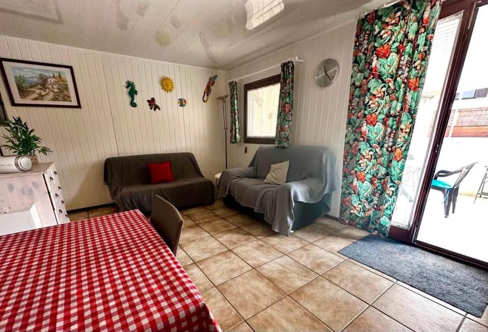 Belle villa d'angle climatisée, residence TAMARIS, wifi, 2 chambres 4 couchages PORTIRAGNES PLAGE LRTAMM1 Villa in Portiragnes