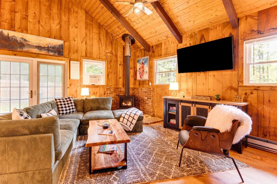 2 Mi to Conway: Cozy Cabin w/ Grill & Yard! Cabin in Conway