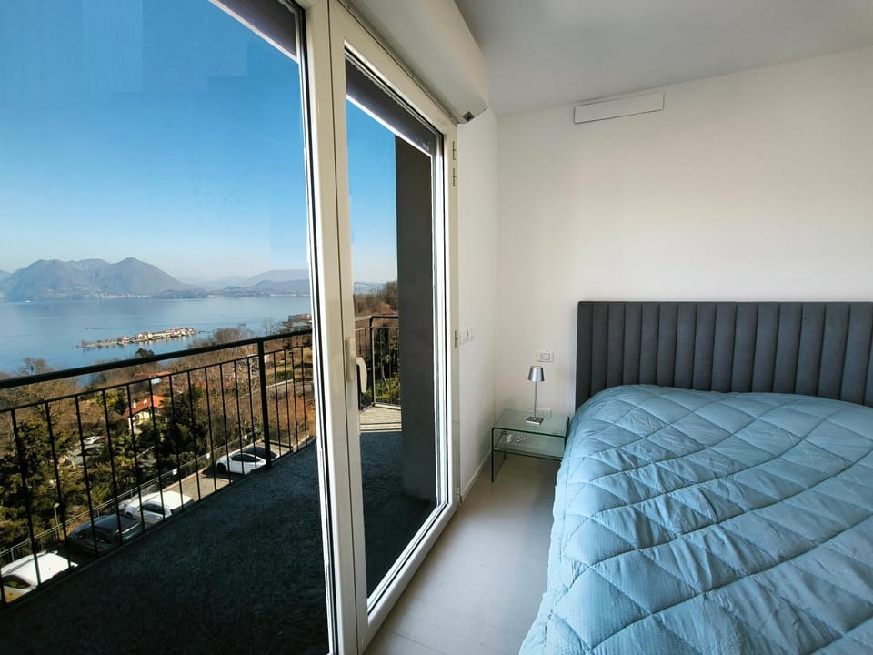 Bed, Natural landscape, View (from property/room), Balcony/Terrace, Photo of the whole room, Bedroom