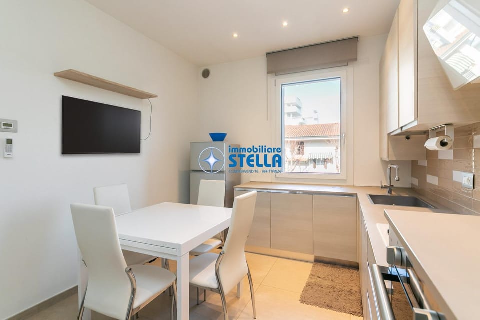 TV and multimedia, oven, stove
