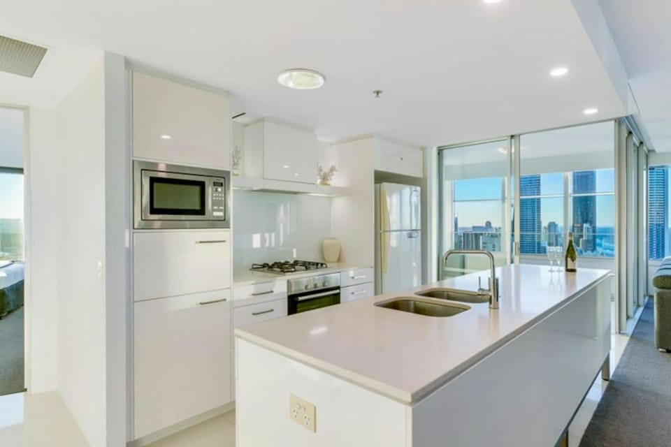 Serenity Getaway Your Home Away From Home Views Apartment in Surfers Paradise Boulevard