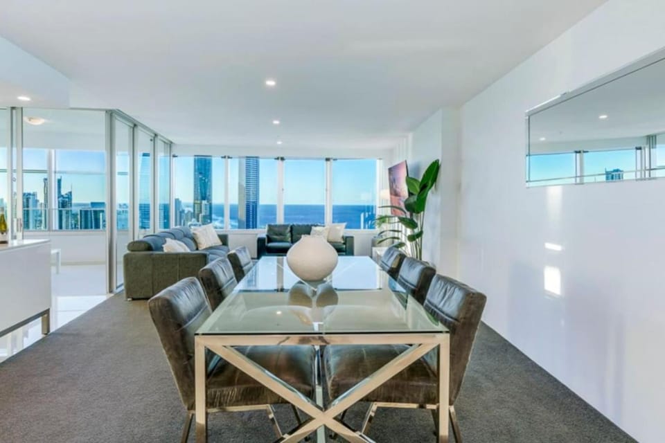 Serenity Getaway Your Home Away From Home Views Apartment in Surfers Paradise Boulevard