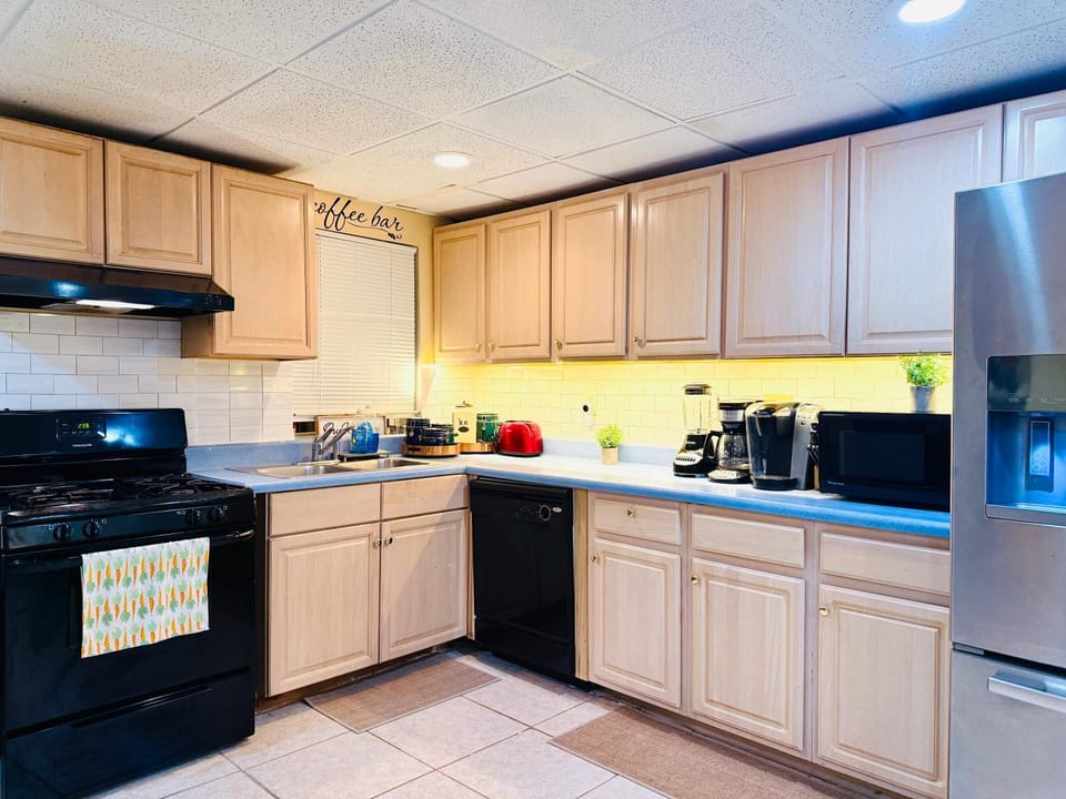 Spacious Atlanta Metro 1BR Home with Office and Free Parking House in Peachtree Corners