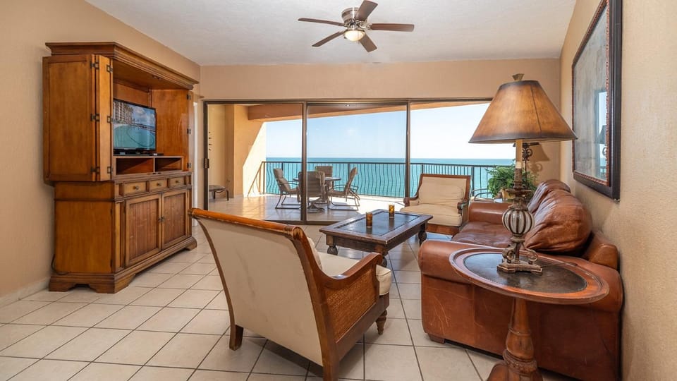 TV and multimedia, Living room, Seating area, Sea view