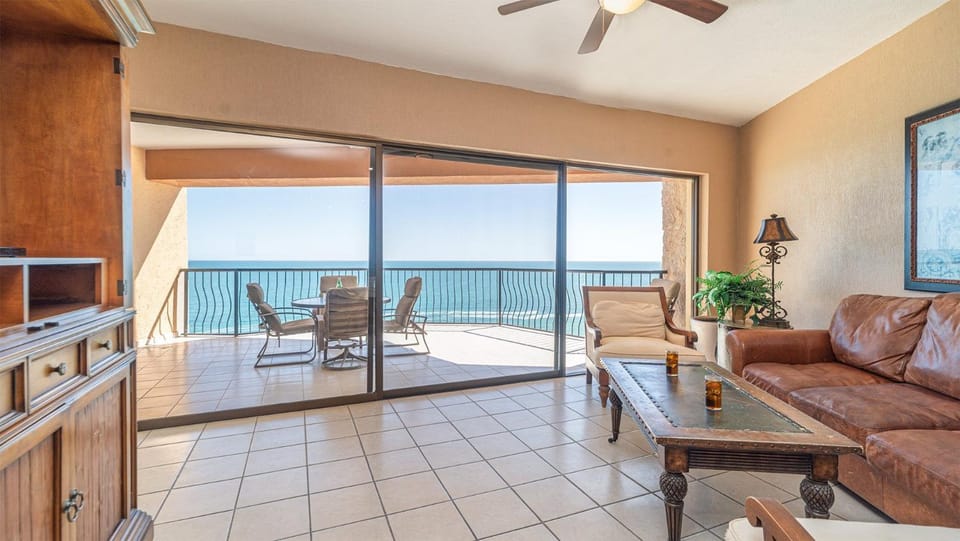View (from property/room), Balcony/Terrace, Living room, Seating area, Dining area, Sea view