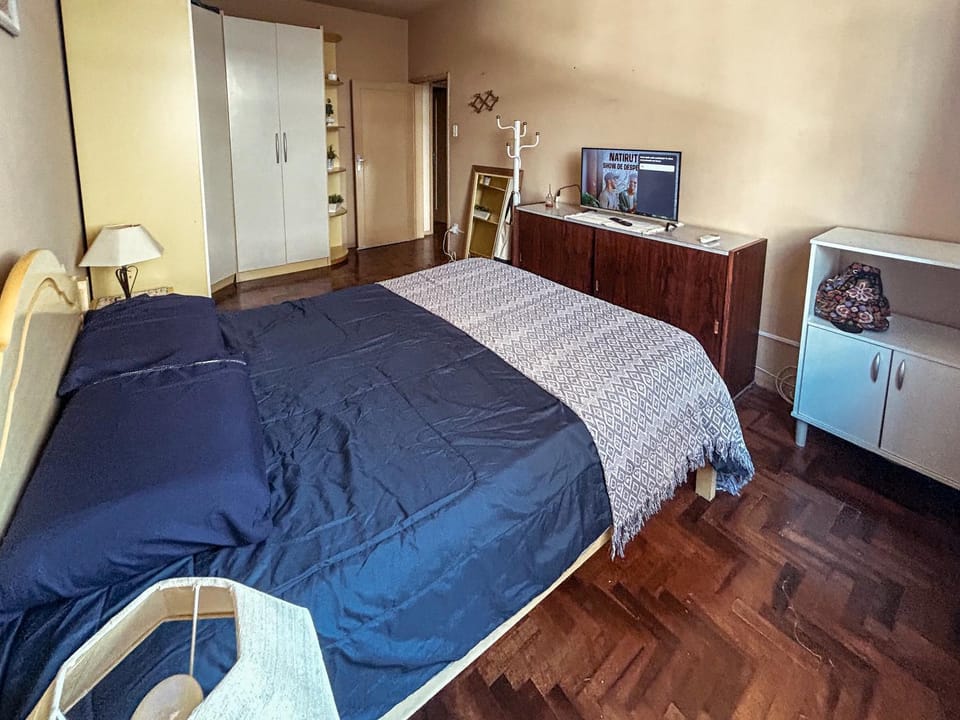 Bed, TV and multimedia, Bedroom, wardrobe