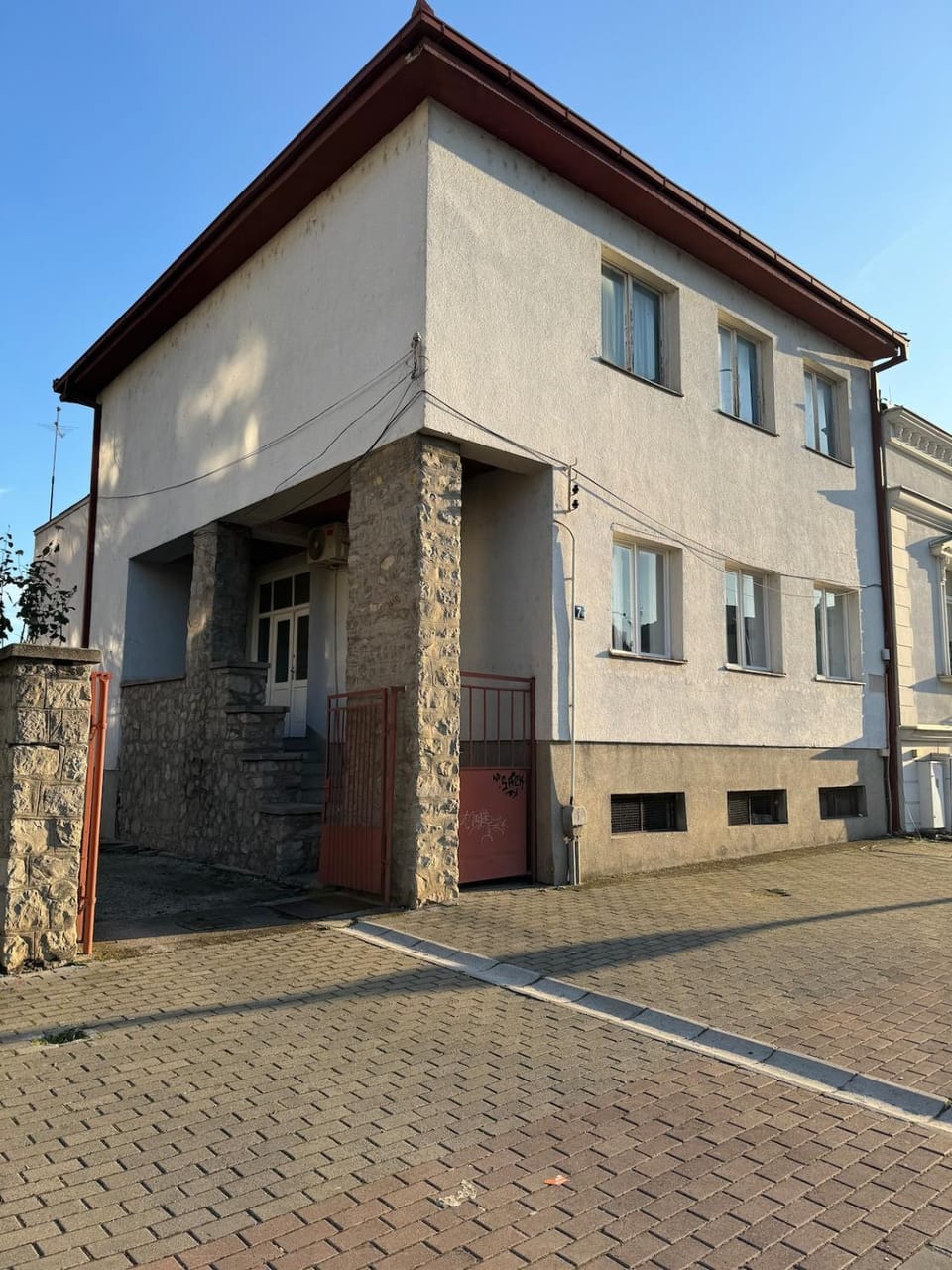 Property building, Facade/entrance, Balcony/Terrace