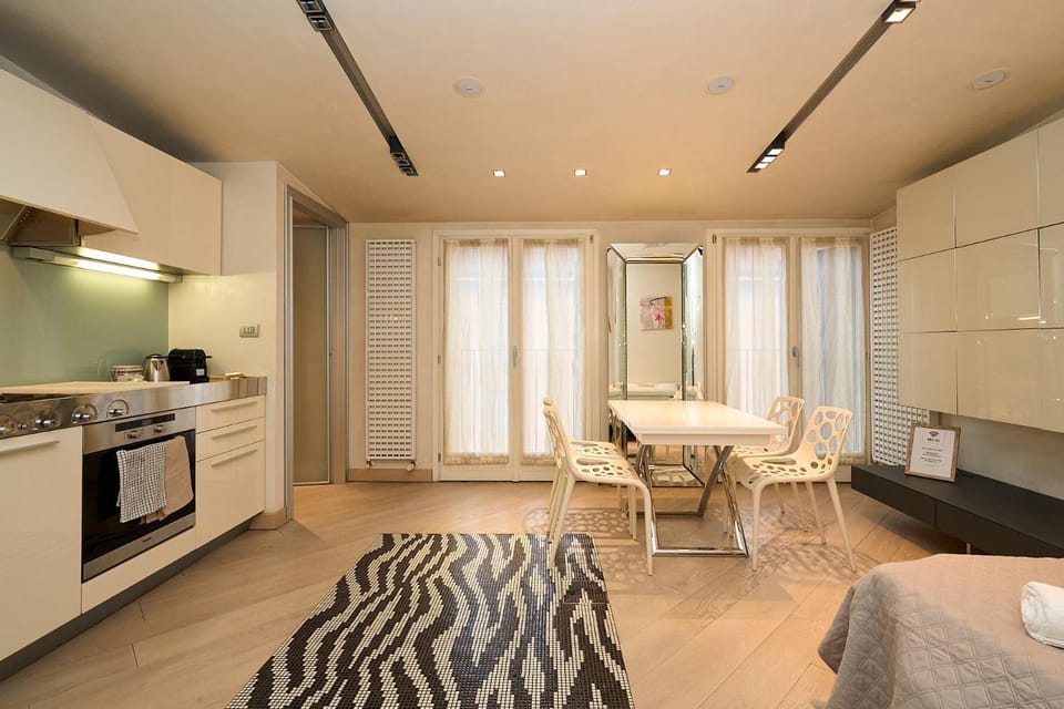 Kitchen or kitchenette, Living room, Seating area, Dining area, oven, stove