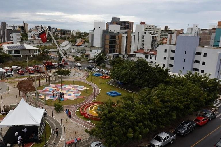 Neighbourhood, Natural landscape, Children play ground, Evening entertainment, City view, Street view, Location