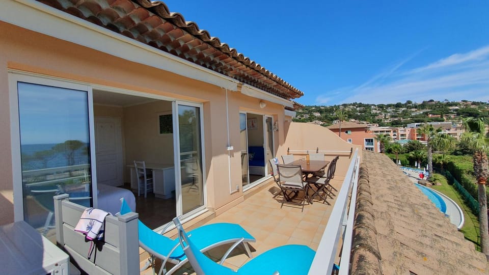 Balcony/Terrace, Sea view, Swimming pool