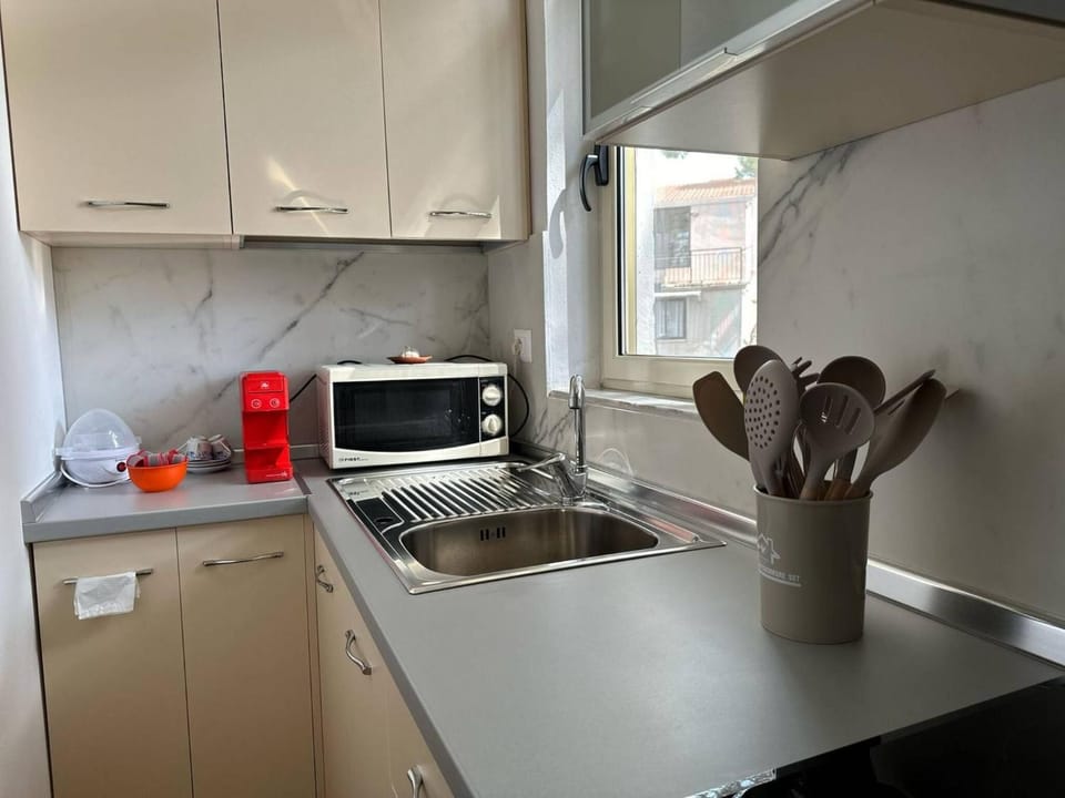microwave, oven, kitchen
