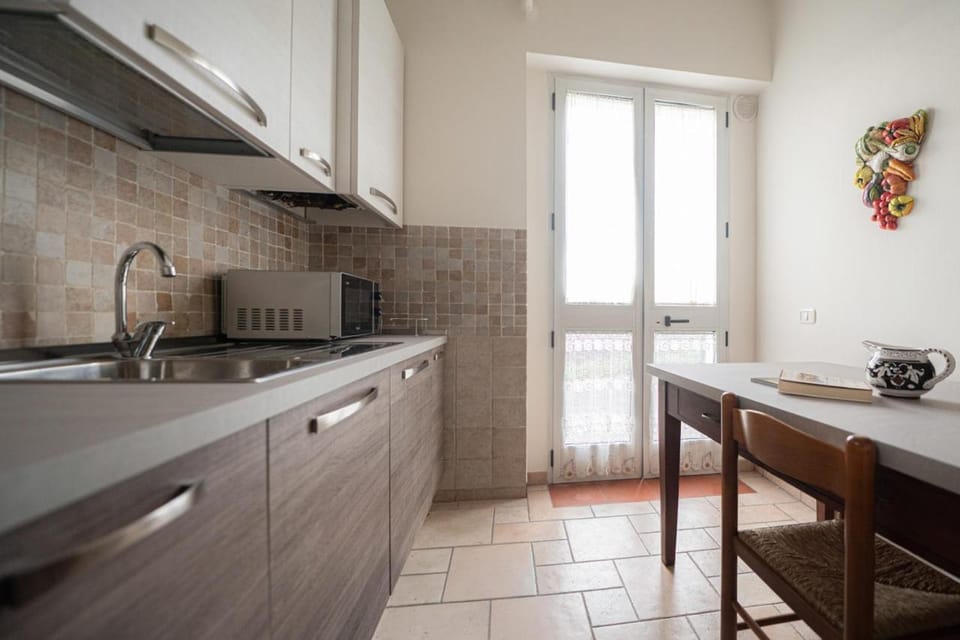 Kitchen or kitchenette, Dining area, dishwasher, microwave, oven, stove, washing machine