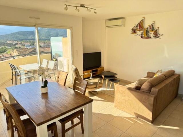 Bel appartement vue mer-montagne Apartment in Calvi