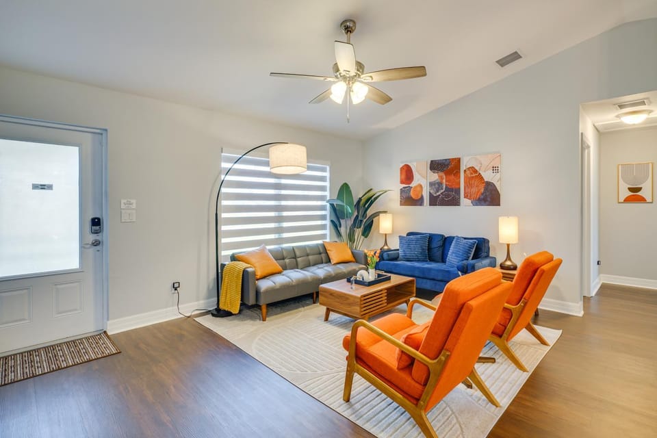 7 Mi to River District: Cape Coral Home w/ Lanai House in Cape Coral