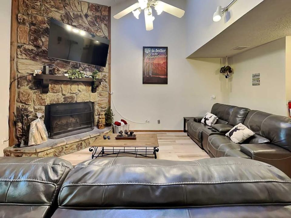TV and multimedia, Living room, Seating area, fireplace, furniture