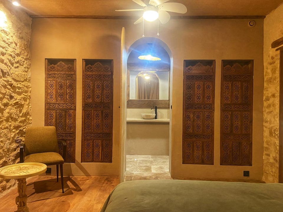 Photo of the whole room, wardrobe