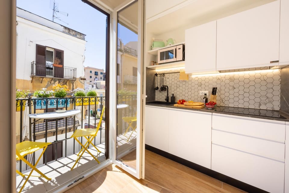 Day, View (from property/room), Balcony/Terrace, Dining area, stove