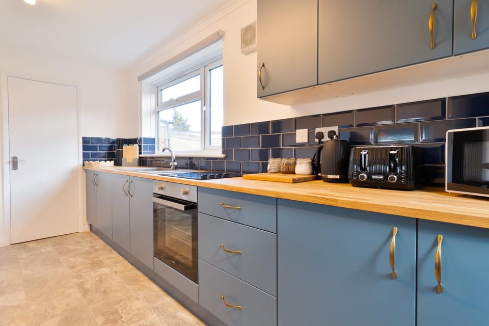 Coffee/tea facilities, Kitchen or kitchenette, dishwasher, minibar, oven, pet friendly, stove, toaster