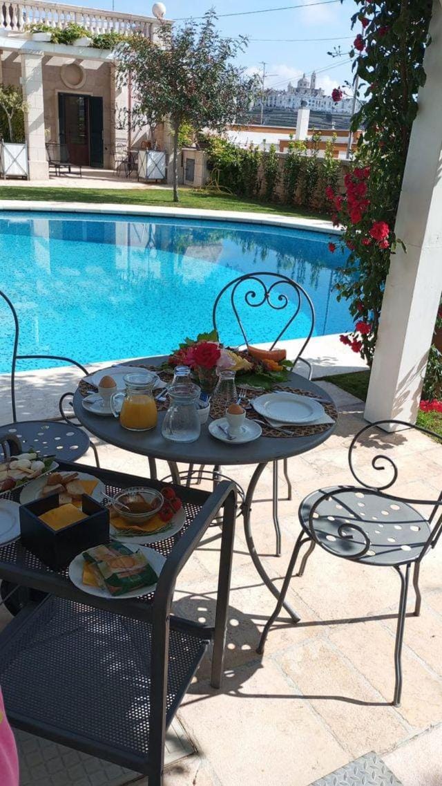 Patio, Day, Living room, Food, Pool view, Breakfast, Continental breakfast