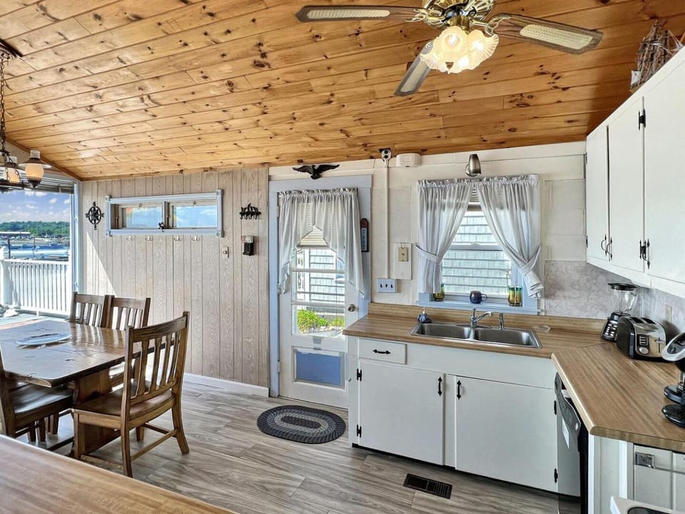 Twin Sails Cozy Atlantic Ave Retreat in Wells House in Wells