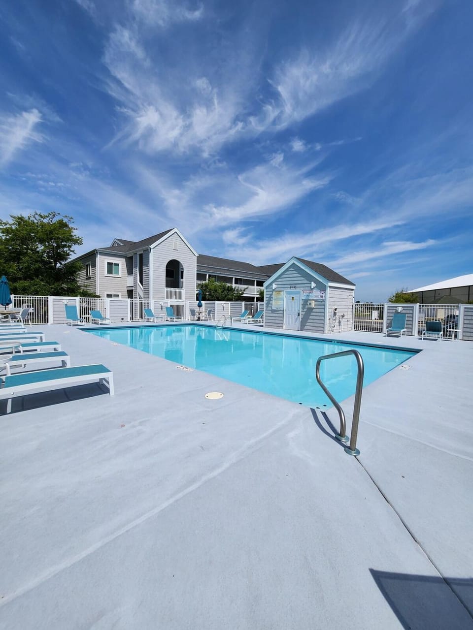 Pool view, Swimming pool, sunbed