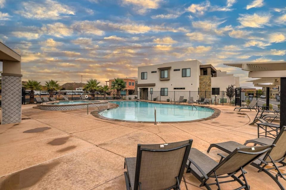 Pool view, Swimming pool