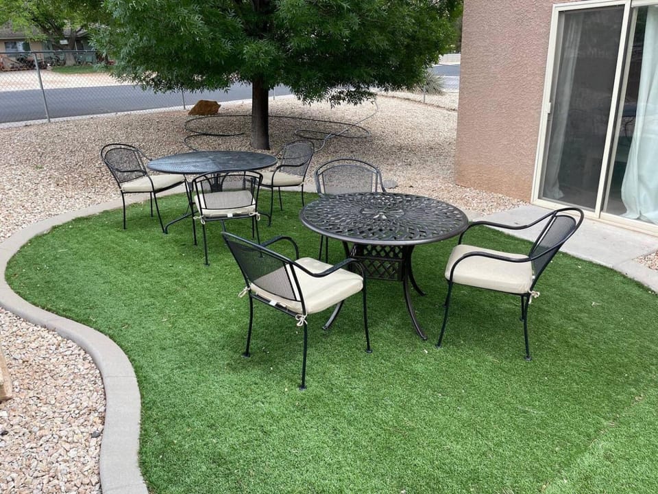 Near Zion 3BR Sleeps 8 Patio Dining & Grill House in La Verkin