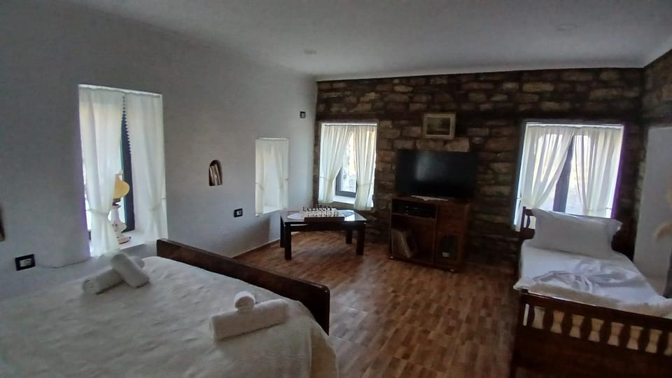 Bed, Photo of the whole room, Evening entertainment, Bedroom, towels