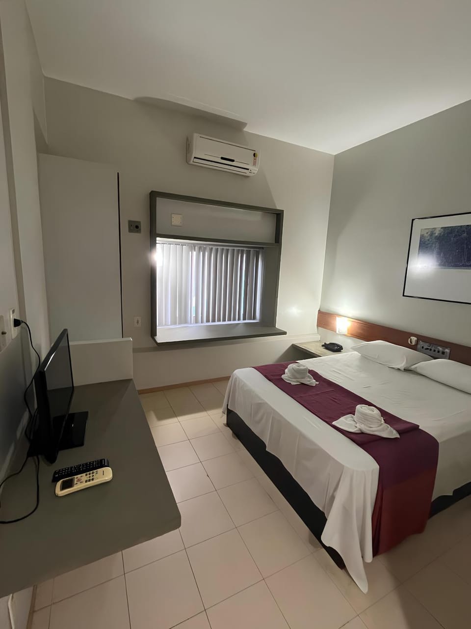 Bed, Photo of the whole room, Bedroom, air conditioner