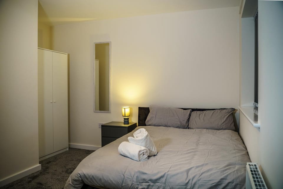 Stylish 2-Bedroom newbuild home near the Birmingham Airport and near the NEC House in Metropolitan Borough of Solihull