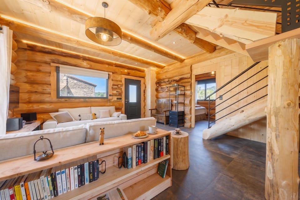 Fuste 5 étoiles avec Spa et chevaux Fjords, Aventure, nature et Grand Confort en Famille, entre Amis Chalet in Auvergne-Rhône-Alpes