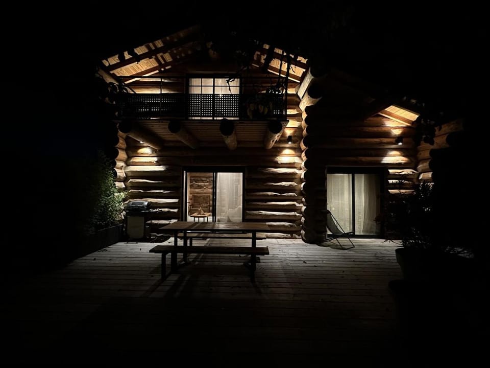 Fuste 5 étoiles avec Spa et chevaux Fjords, Aventure, nature et Grand Confort en Famille, entre Amis Chalet in Auvergne-Rhône-Alpes