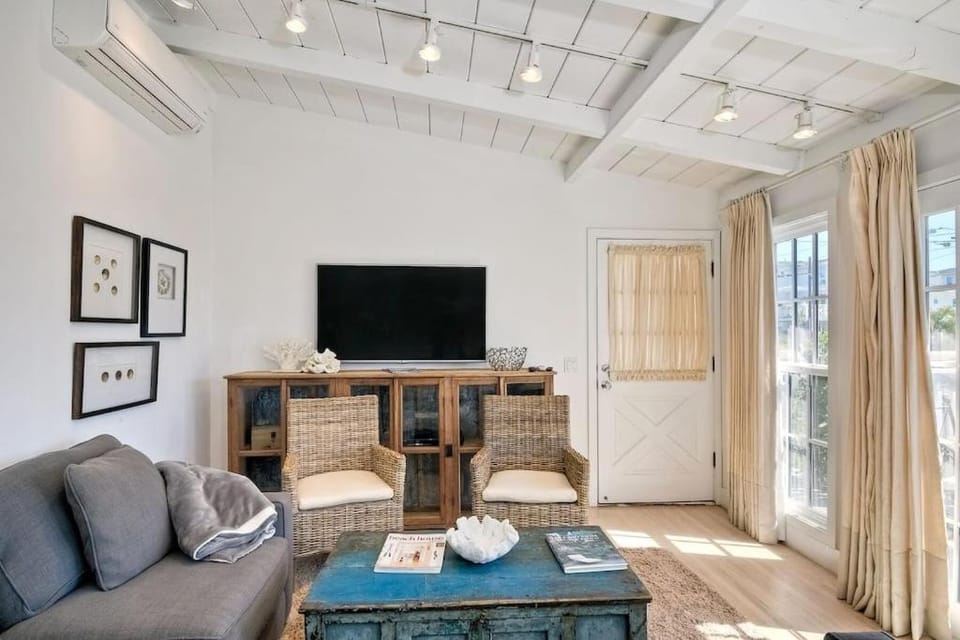 180 Walnut Upper House in Carlsbad