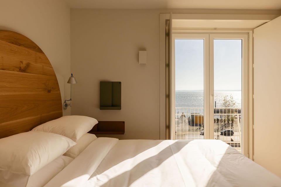 Bed, Balcony/Terrace, Photo of the whole room, Bedroom
