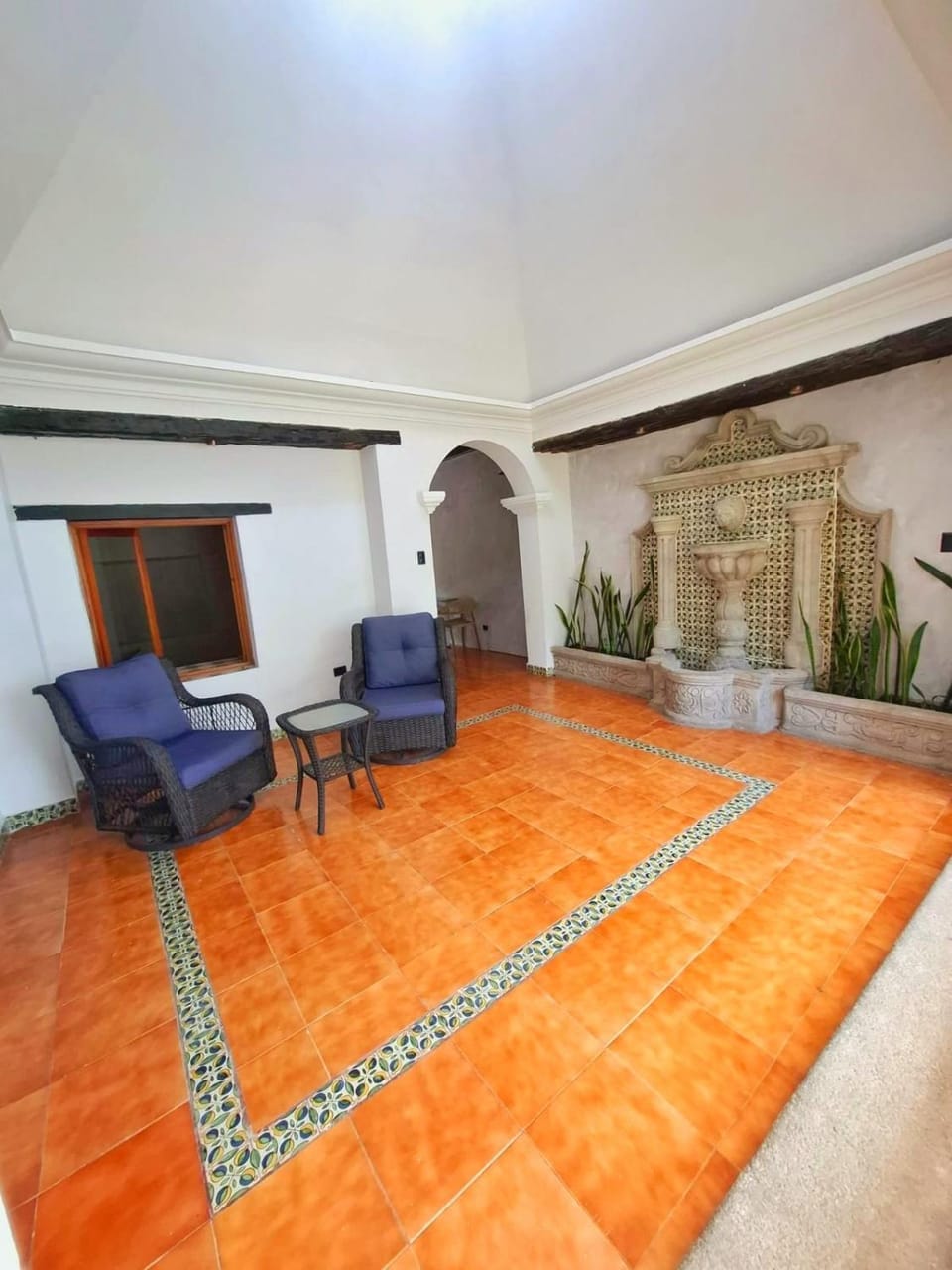 Living room, Inner courtyard view