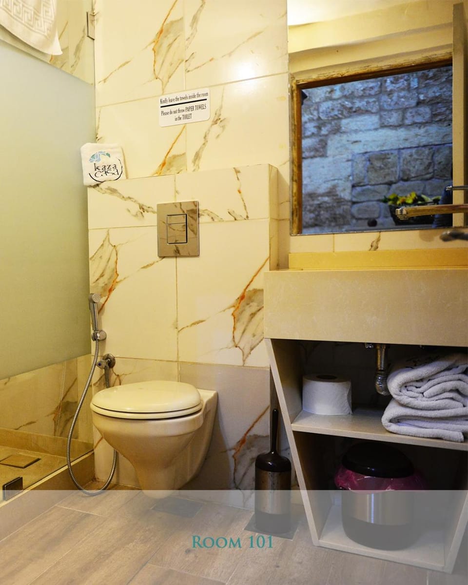 Toilet, Bathroom, towels