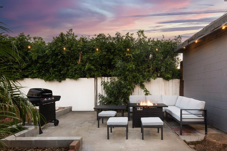 Sunny SoCal Escape 3BR 2BA Bright home with pool House in Reseda