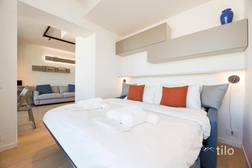 Bed, Photo of the whole room, Bedroom, fireplace, towels, air conditioner