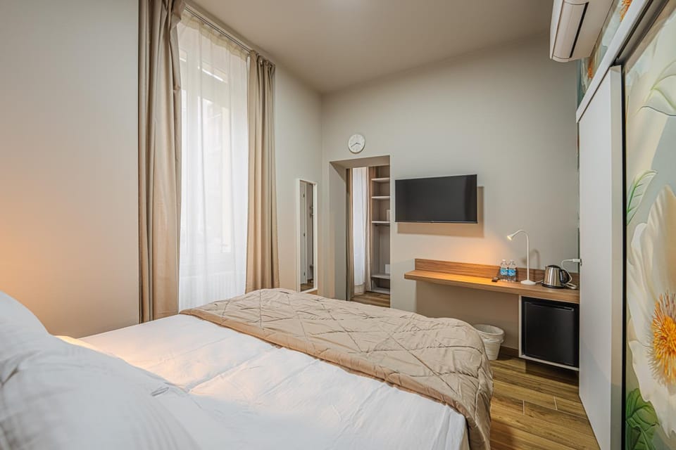 TV and multimedia, Bedroom, minibar