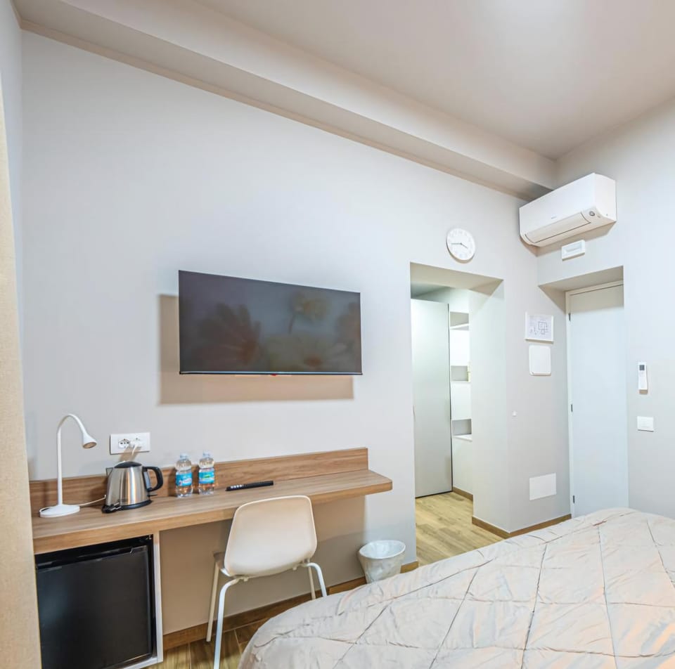 TV and multimedia, Photo of the whole room, Bedroom, minibar, air conditioner