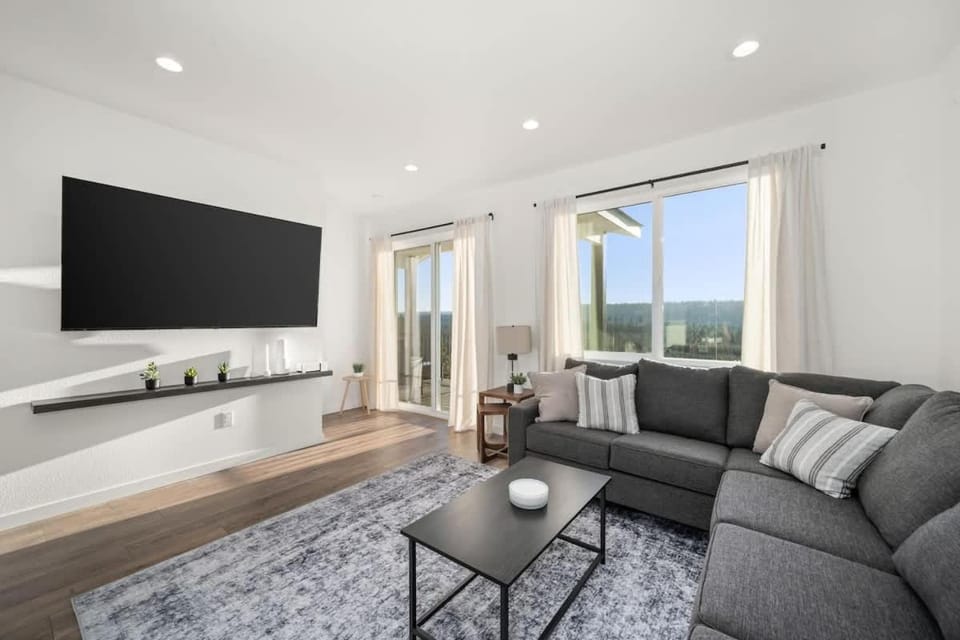 Modern Villa with Scenic Views House in Spokane