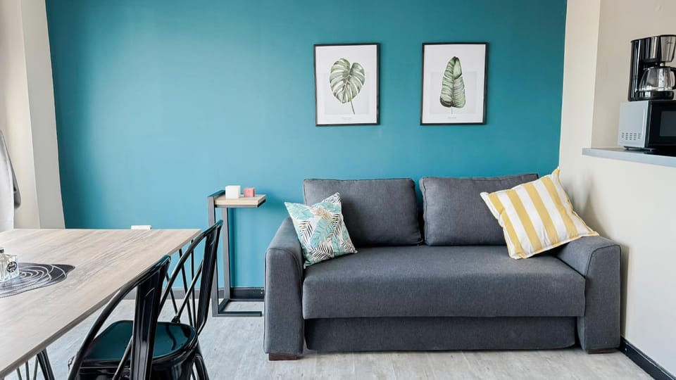 Living room, Photo of the whole room, Decorative detail, Dining area