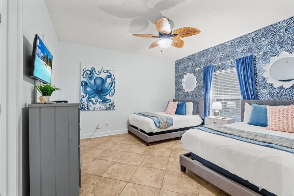 Beachfront Bliss at Ocean Ritz! 3BR 3BA! Sleeps 10 by Dolce Vita Getaways PCB Apartment in Long Beach