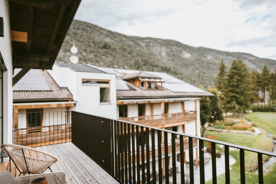 View (from property/room), Balcony/Terrace, Mountain view